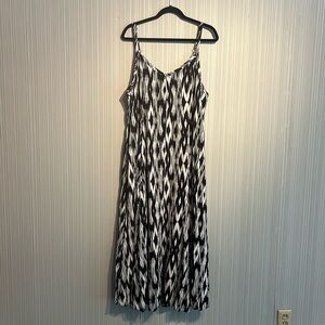 Plus size black & white Torrid sun dress